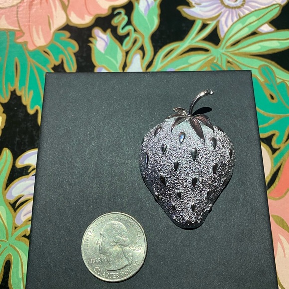 Vintage Sarah Cov Strawberry brooch - Picture 6 of 8